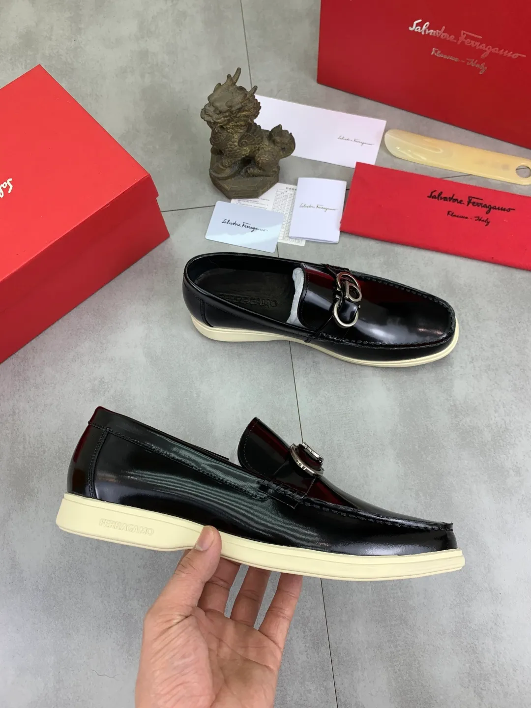 Men's Men's Shoes 💰P580💰[New Style] Water-dyed Niuli 🆘[Salvatore Ferragamo] Ferragamo's latest casual business leather shoes for men! Listed simultaneously! The fabric is made of specially imported original open-edge beaded calfskin, and the interior is made of imported water-dyed cowhide. It is absolutely luxurious and leads the fashion trend. Matching code: 38-44 (45 and 46 can be customized) Black, brown and burgundy colors available